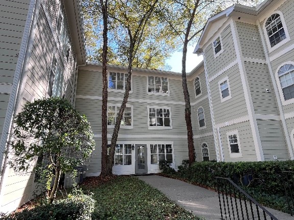 i.	Experienced with HOAs, townhome communities, and multifamily properties
ii.	Fully insured and safety-focused
iii.	Flexible scheduling to minimize resident disruption
iv.	Professional equipment for large-scale cleaning projects
v.	Reliable communication with boards and property managers
vi.	Consistent, high-quality results every visit
